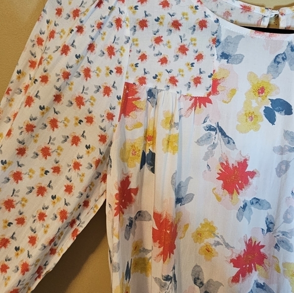 Andree by Unit Floral print long sleeve top Size Small - Picture 4 of 7